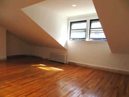 227 Newbury St, Back Bay