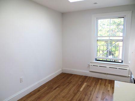 227 Newbury St, Back Bay