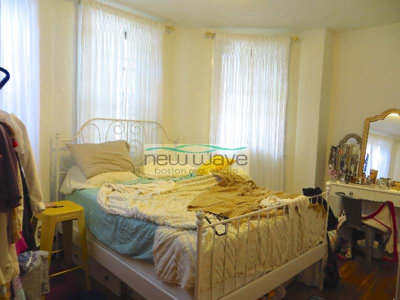 Studio bed, 1 bath apartment for rent at 224 Commonwealth Ave Unit 1, Back Bay — photo 3 of 12