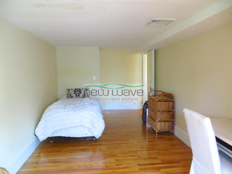 206 Commonwealth Ave, Back Bay