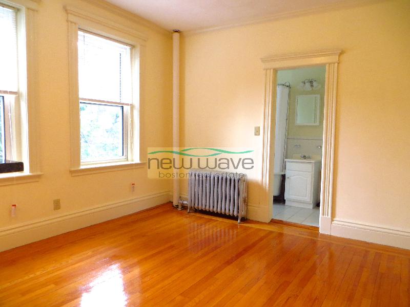 19 Queensberry St, Fenway