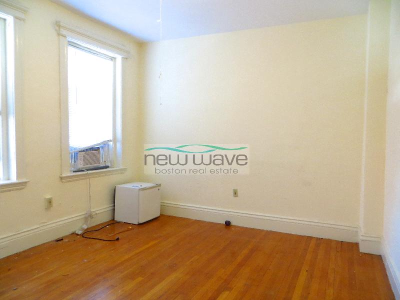 105 Queensberry St, Fenway