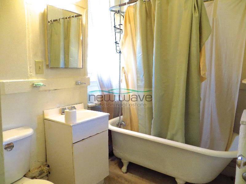 105 Queensberry St, Fenway