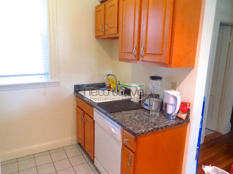 109 Queensberry St, Fenway