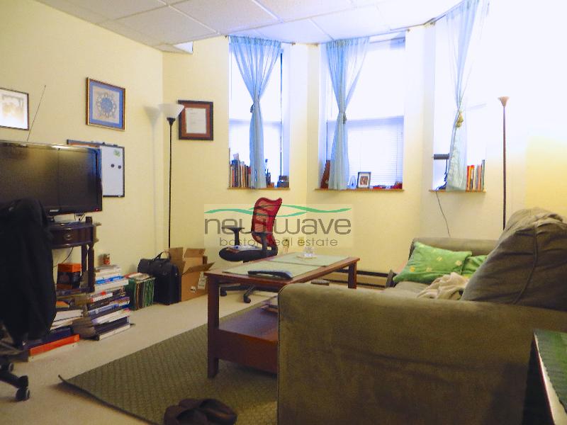 109 Queensberry St, Fenway