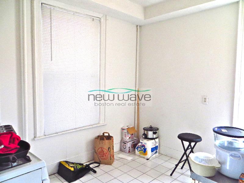 218 Hemenway St, Fenway