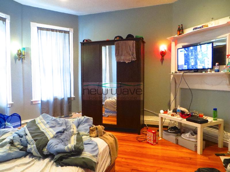 4 bed, 1 bath apartment for rent at 64 Fisher Ave Unit 3, Mission Hill — photo 3 of 11