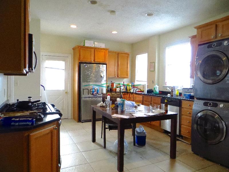 4 bed, 1 bath apartment for rent at 64 Fisher Ave Unit 3, Mission Hill — photo 7 of 11