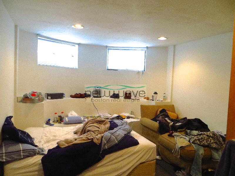 878 Huntington Ave, Mission Hill