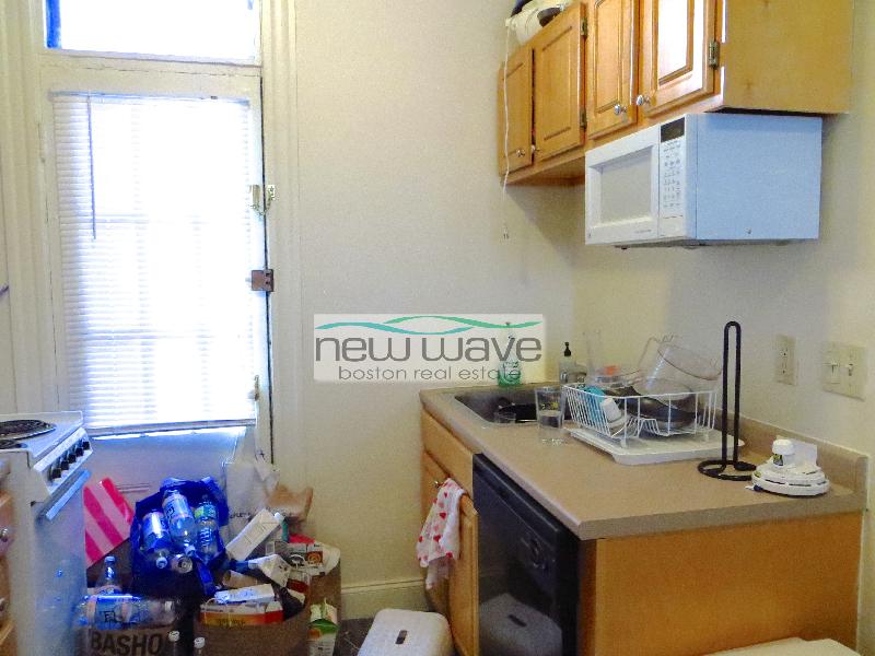 102 Queensberry St, Fenway