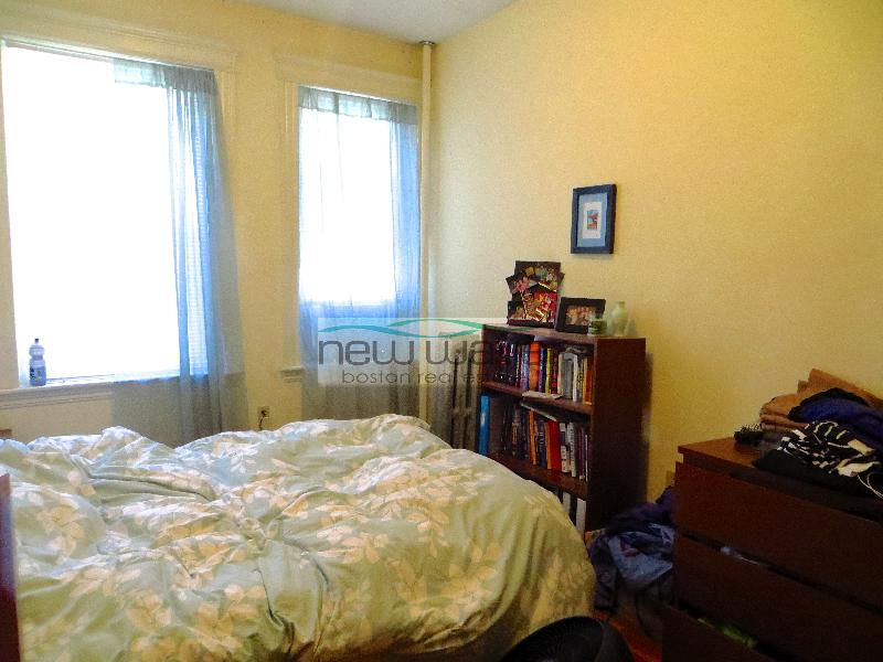 102 Queensberry St, Fenway