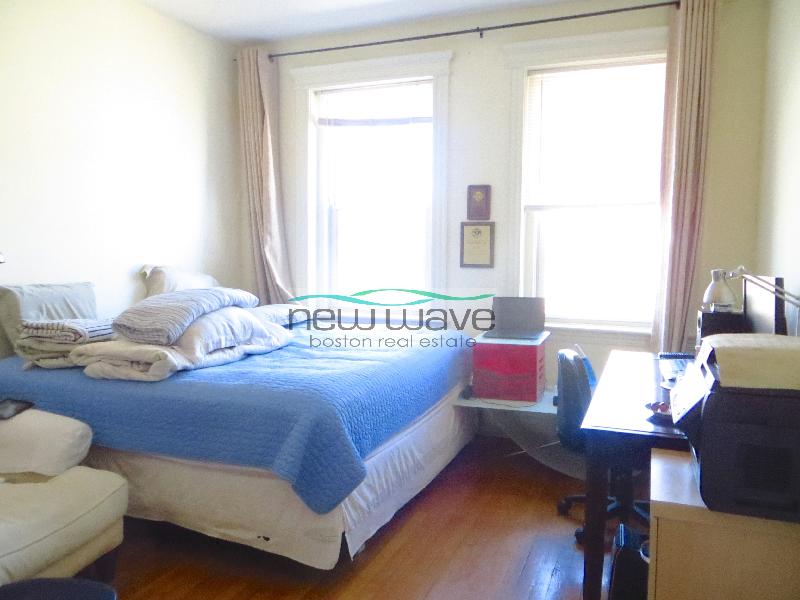 109 Queensberry St, Fenway