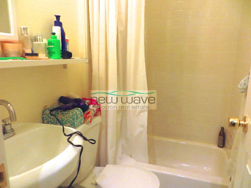 Studio bed, 1 bath apartment for rent at 12 Hancock St Unit 1, Beacon Hill — photo 4 of 6