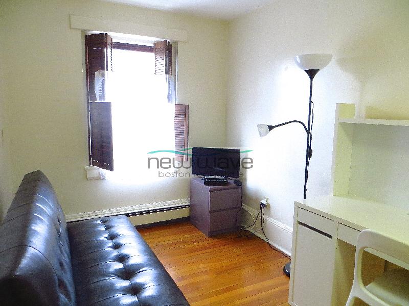 267 Newbury St, Back Bay