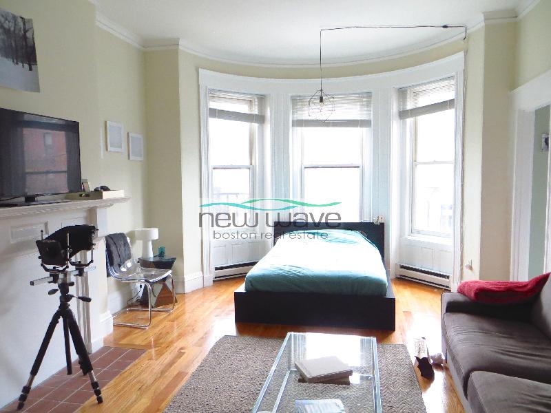 232 Newbury St, Back Bay