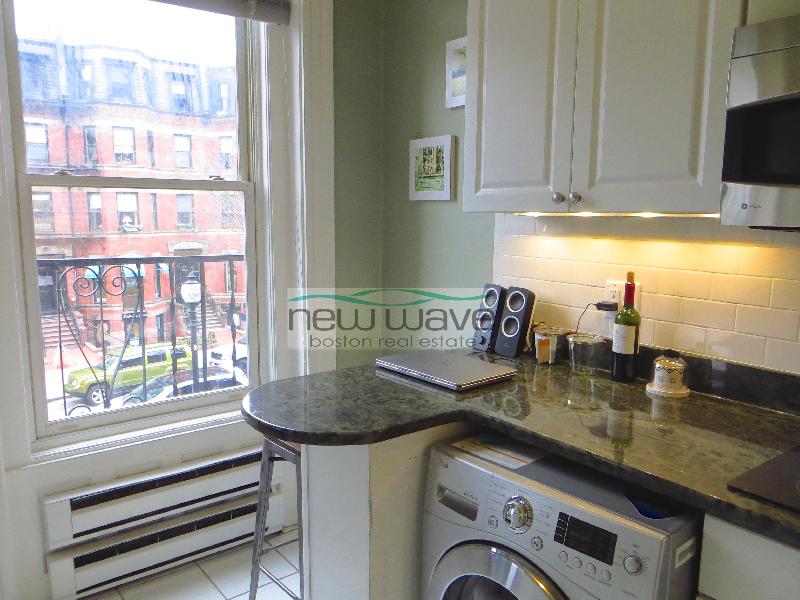 232 Newbury St, Back Bay