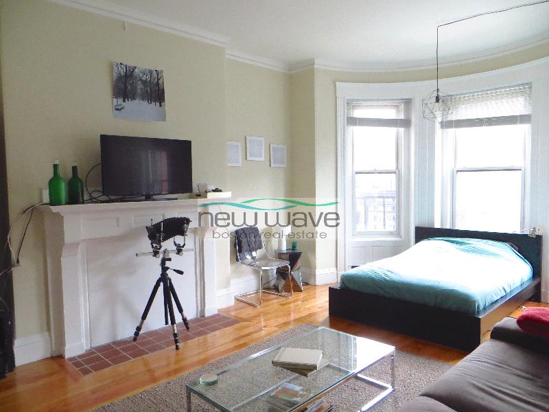 232 Newbury St, Back Bay