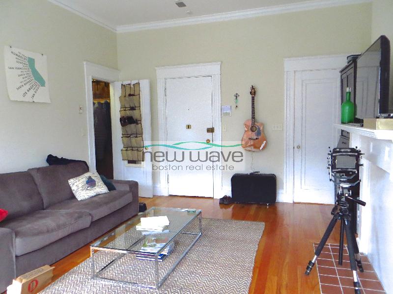 232 Newbury St, Back Bay