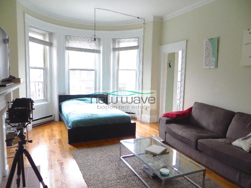 232 Newbury St, Back Bay