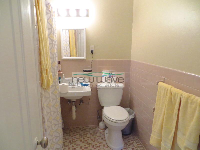 232 Newbury St, Back Bay