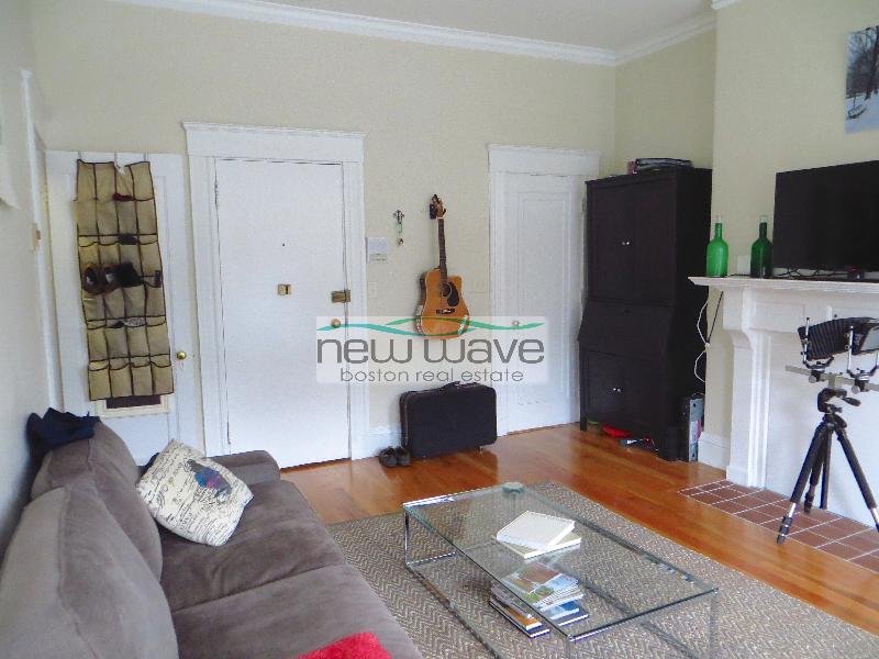 232 Newbury St, Back Bay