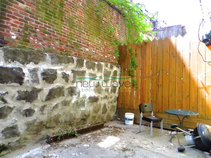 Studio bed, 1 bath apartment for rent at 66 Myrtle St Unit 1, Beacon Hill — photo 5 of 9