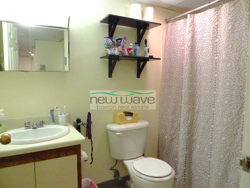 100 Queensberry St, Fenway