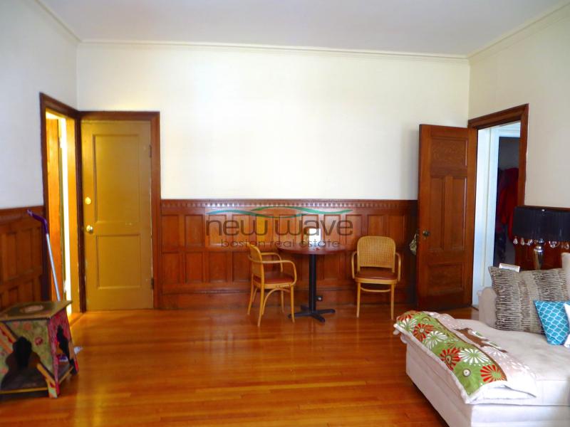 1748 Beacon St, Washington Square