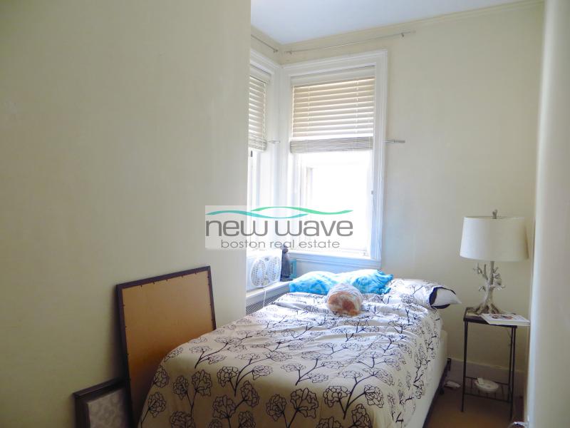 1748 Beacon St, Washington Square