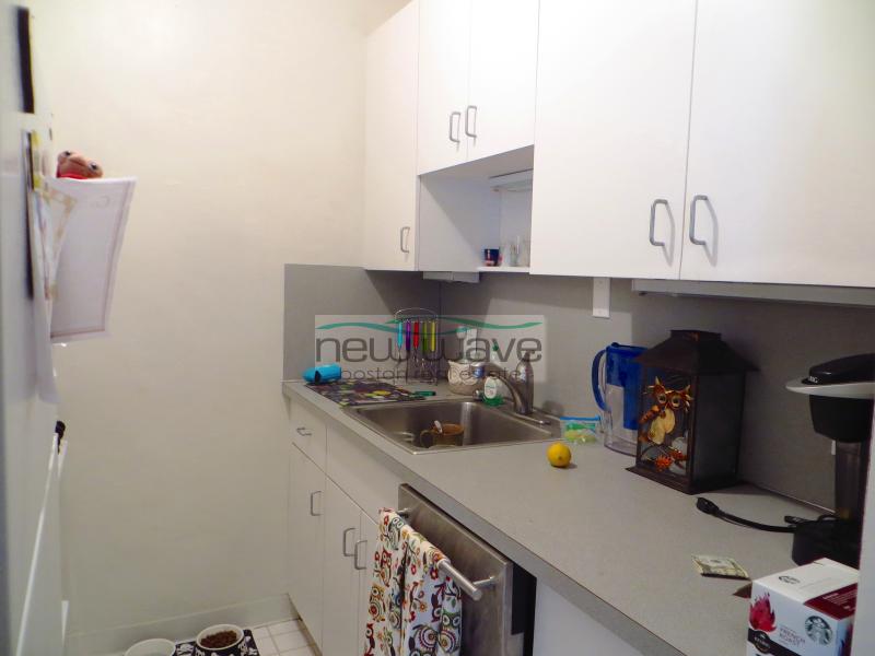 1748 Beacon St, Washington Square