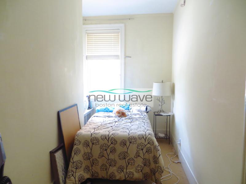 1748 Beacon St, Washington Square