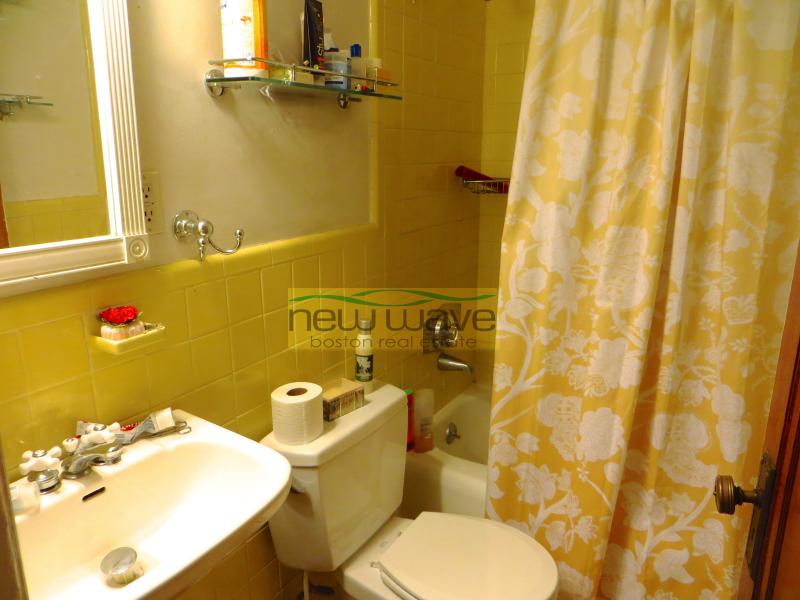 1748 Beacon St, Washington Square