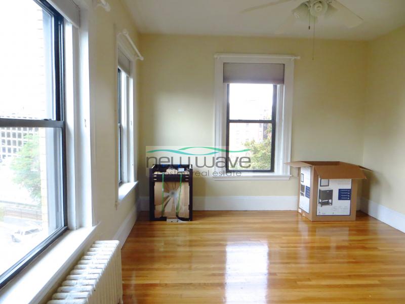 1091 Boylston St, Fenway