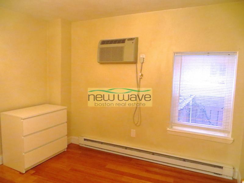 2 bed, 1 bath apartment for rent at 20 Bartlett Pl Unit 3, North End — photo 2 of 11