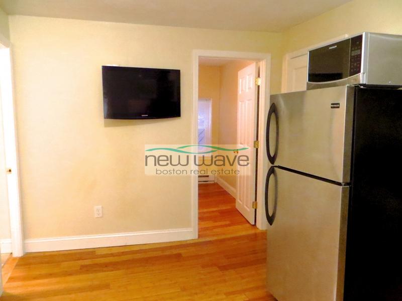 2 bed, 1 bath apartment for rent at 20 Bartlett Pl Unit 3, North End — photo 3 of 11