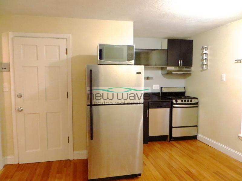2 bed, 1 bath apartment for rent at 20 Bartlett Pl Unit 3, North End — photo 4 of 11