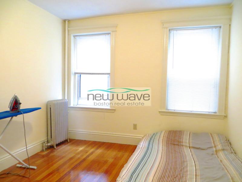 104 Queensberry St, Fenway