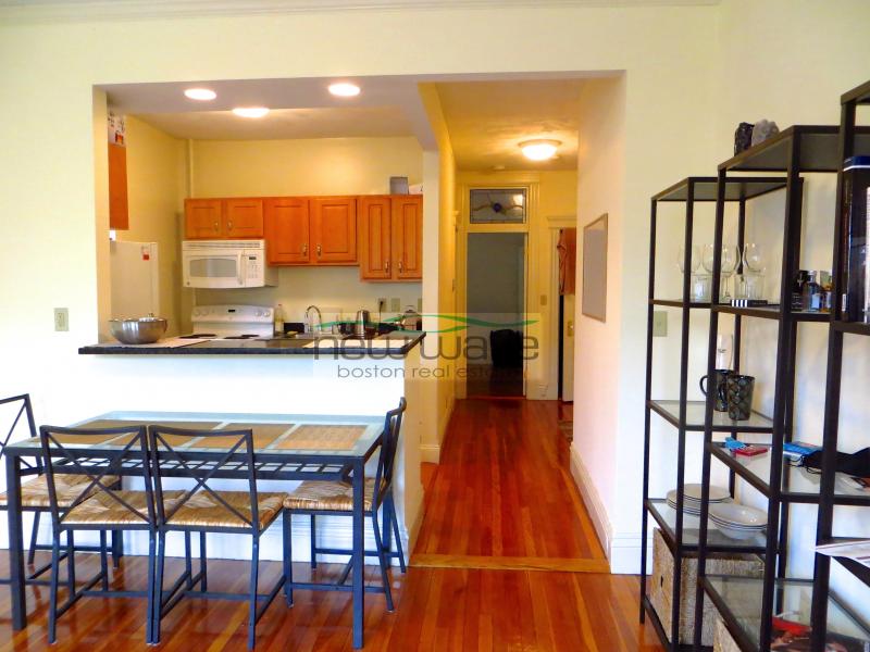 104 Queensberry St, Fenway