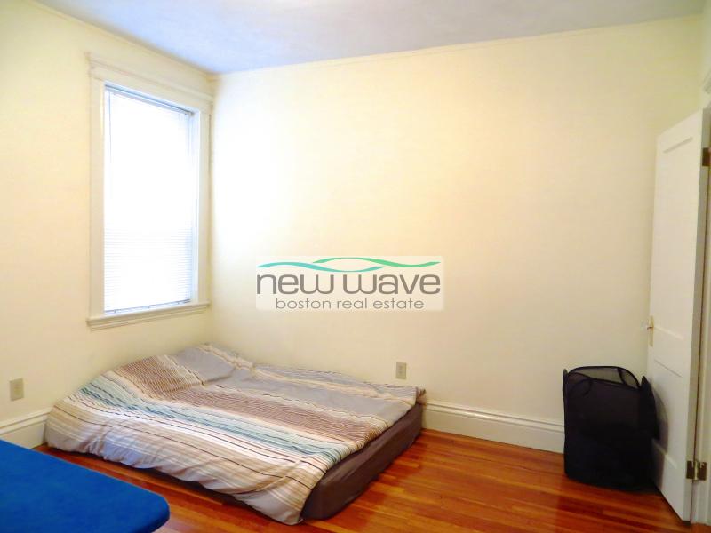 104 Queensberry St, Fenway