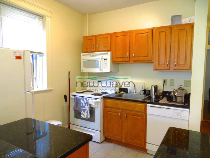 104 Queensberry St, Fenway