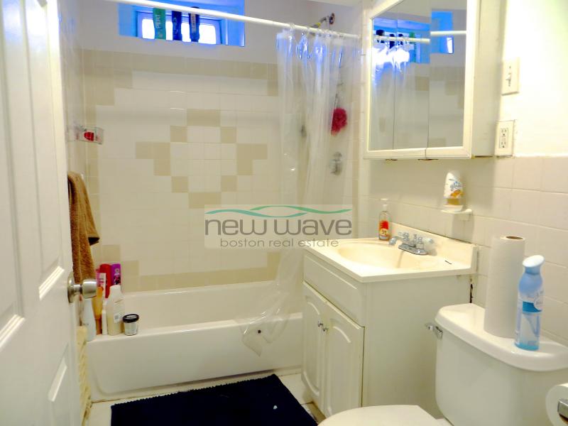 4 bed, 1 bath apartment for rent at 4 1/2 Centre St Unit 3, Mission Hill — photo 2 of 10