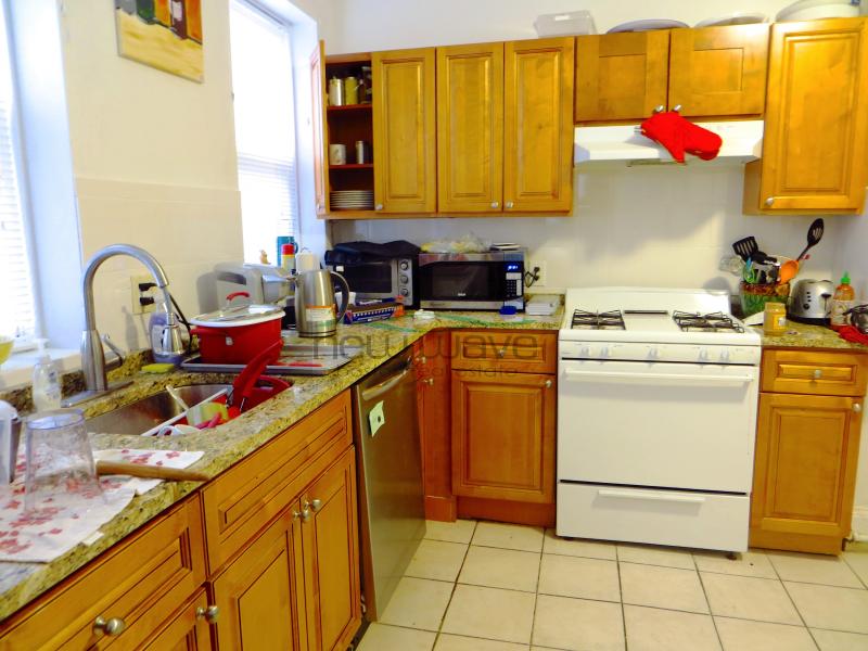 4 bed, 1 bath apartment for rent at 4 1/2 Centre St Unit 3, Mission Hill — photo 3 of 10