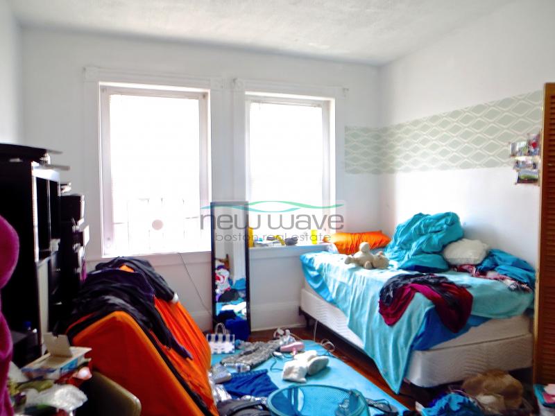 4 bed, 1 bath apartment for rent at 4 1/2 Centre St Unit 3, Mission Hill — photo 9 of 10