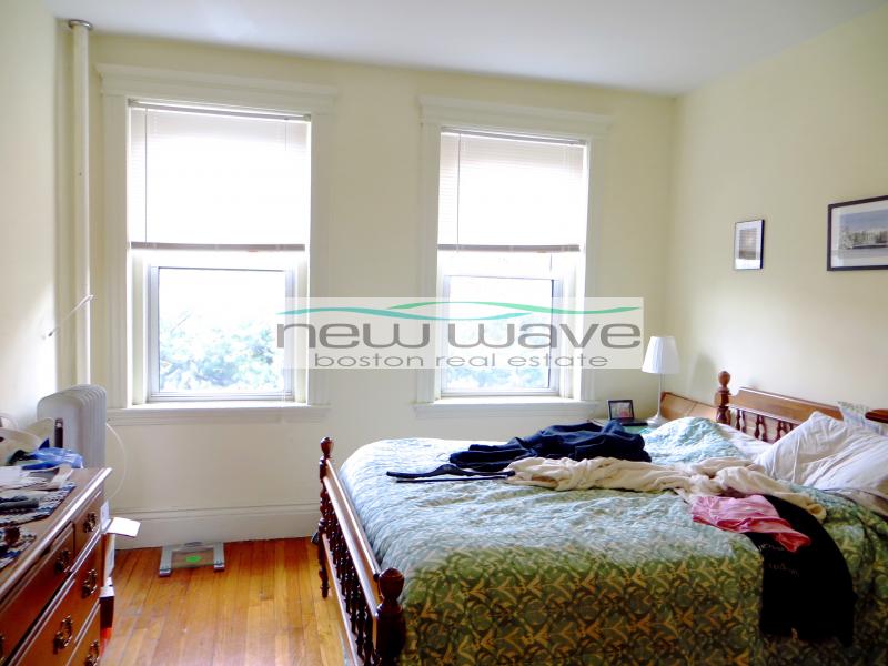 109 Queensberry St, Fenway