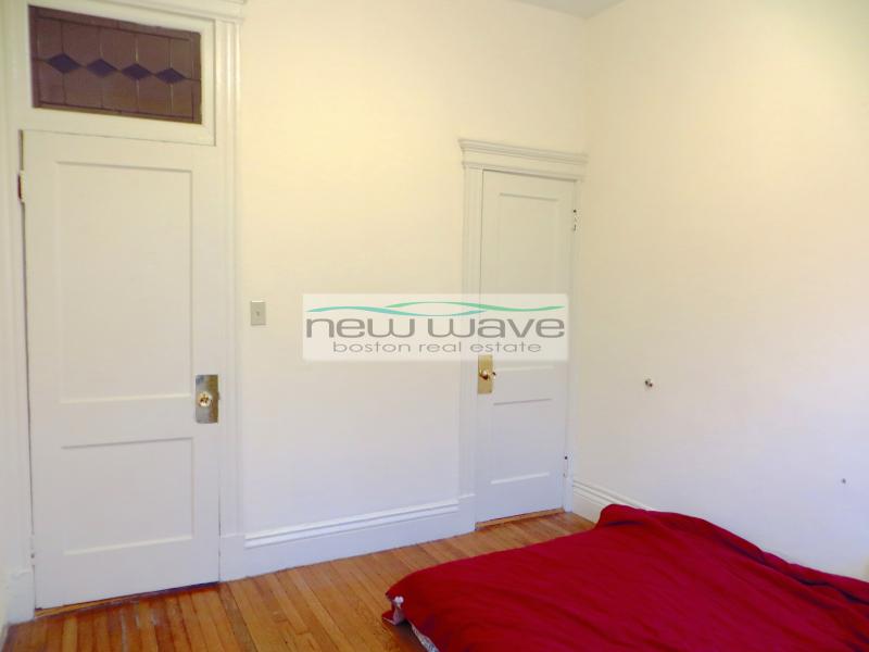 100 Queensberry St, Fenway