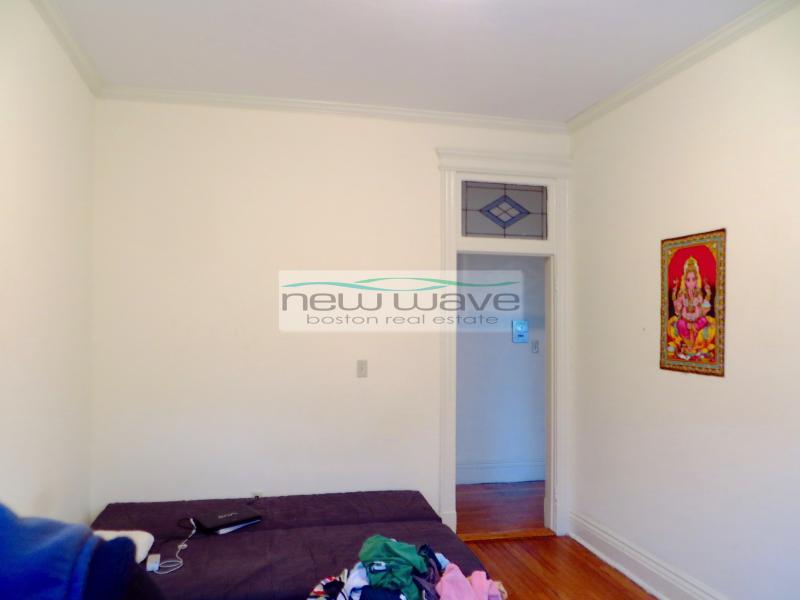 100 Queensberry St, Fenway