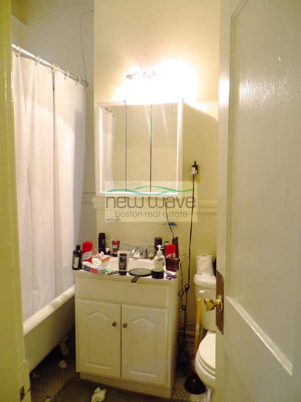 Studio bed, 1 bath apartment for rent at 16 Queensberry St Unit 8, Fenway — photo 2 of 11
