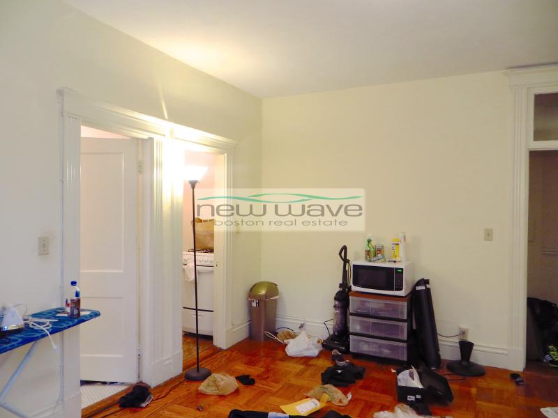 Studio bed, 1 bath apartment for rent at 16 Queensberry St Unit 8, Fenway — photo 4 of 11