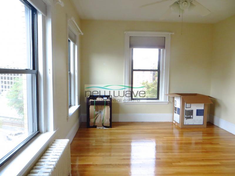 1091 Boylston St, Fenway