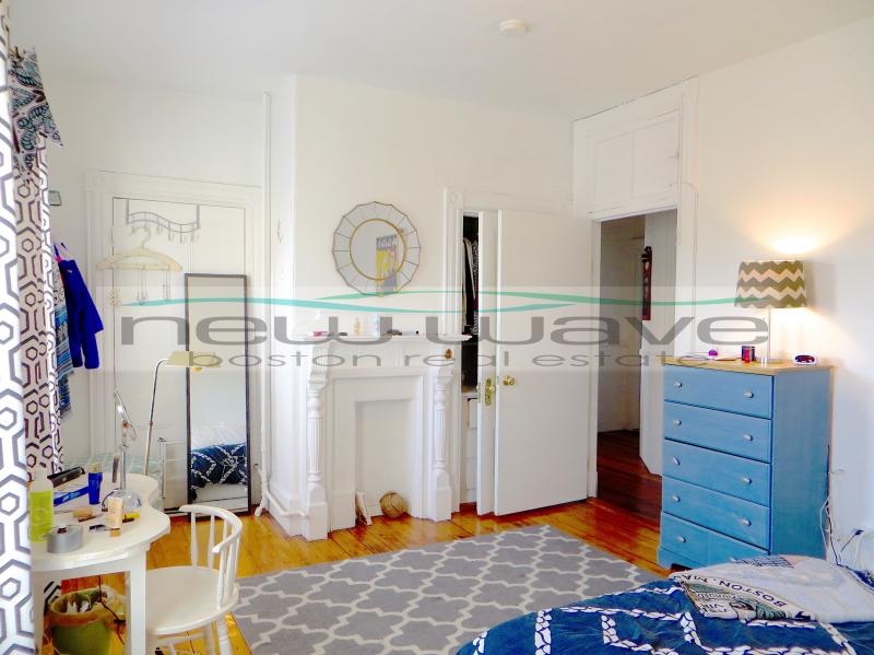 129 Saint Alphonsus St, Mission Hill